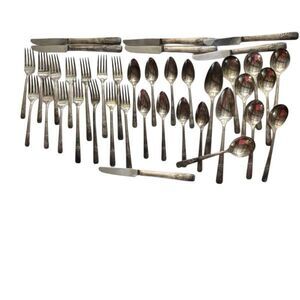 Wm. Rogers & Son Lady Drake 39 Piece Silverplate Flatware 1940